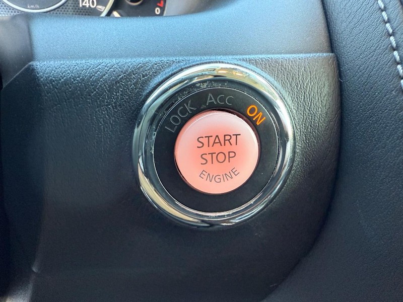 Nissan Armada Vehicle Full-screen Gallery Image 24