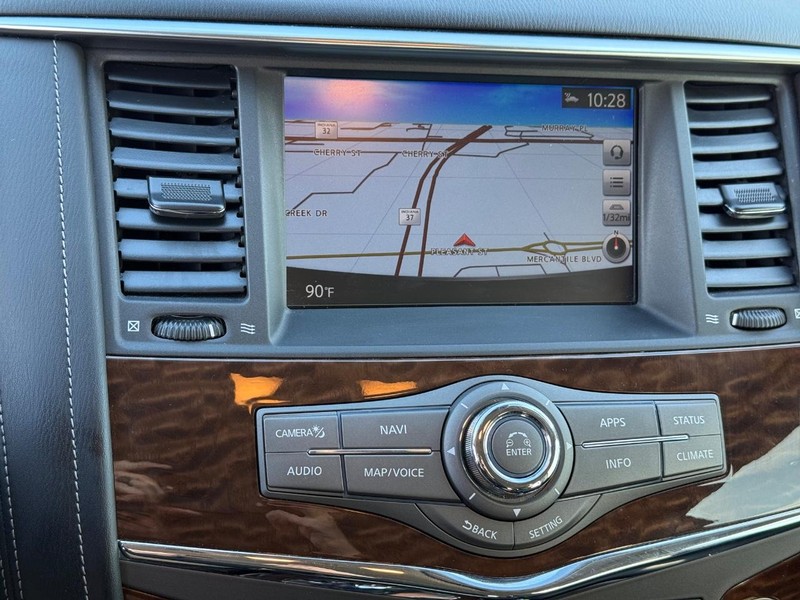 Nissan Armada Vehicle Full-screen Gallery Image 26