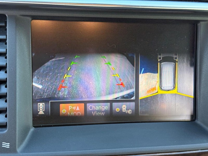 Nissan Armada Vehicle Full-screen Gallery Image 27