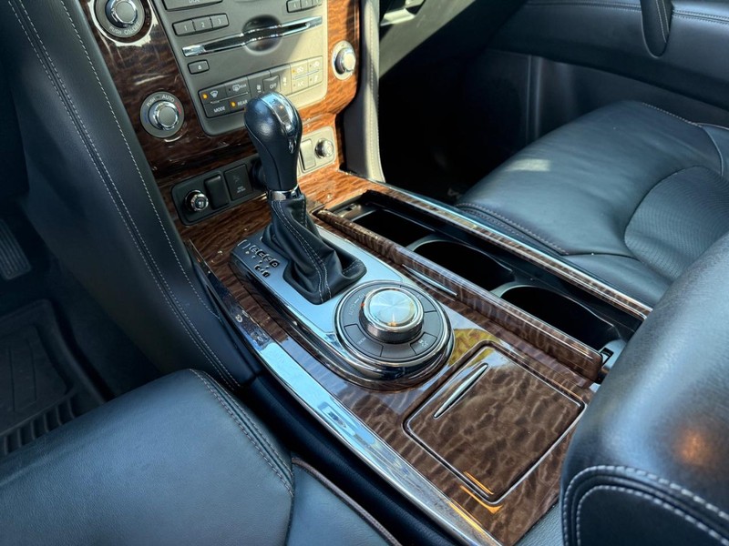 Nissan Armada Vehicle Full-screen Gallery Image 29