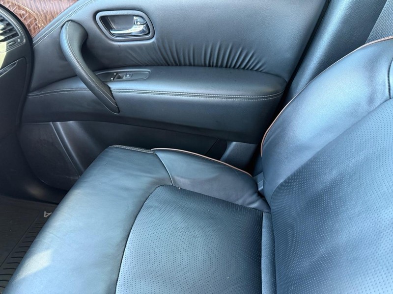 Nissan Armada Vehicle Full-screen Gallery Image 30