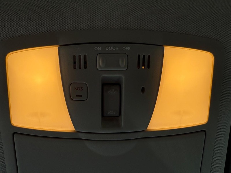 Nissan Armada Vehicle Full-screen Gallery Image 31