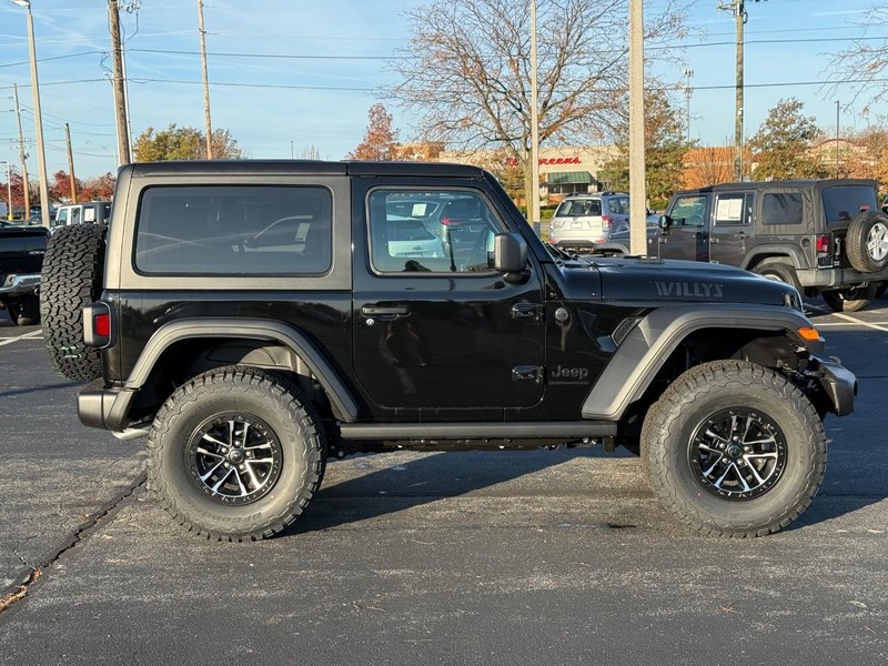 Jeep Wrangler Vehicle Full-screen Gallery Image 2