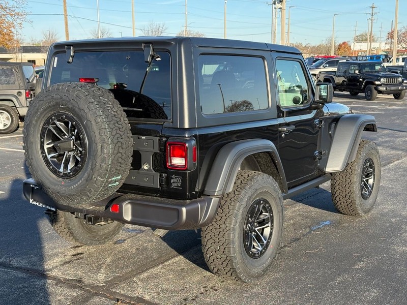 Jeep Wrangler Vehicle Full-screen Gallery Image 3