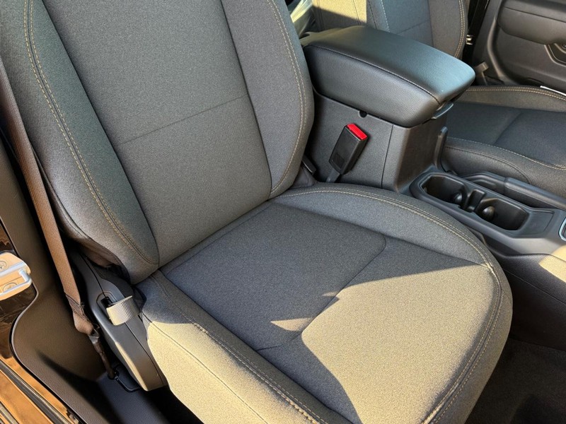 Jeep Wrangler Vehicle Full-screen Gallery Image 12