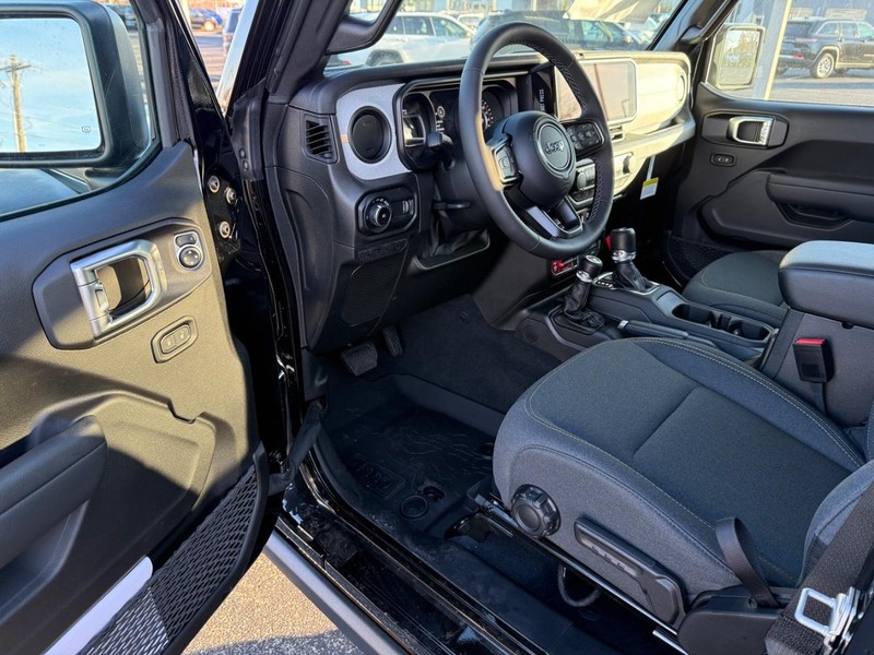 Jeep Wrangler Vehicle Full-screen Gallery Image 14