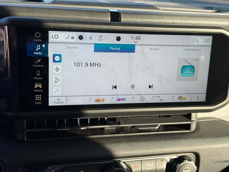 Jeep Wrangler Vehicle Full-screen Gallery Image 21