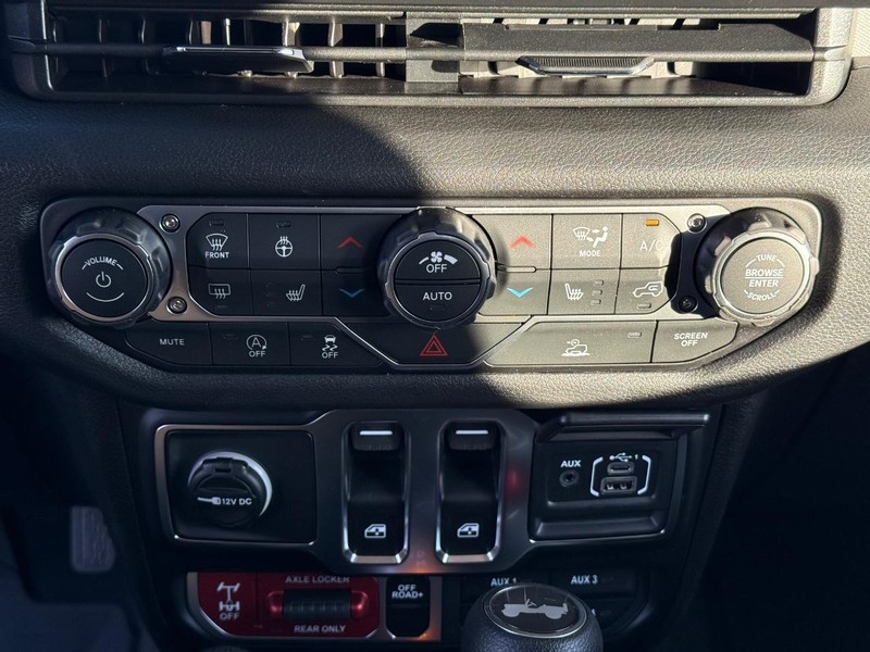 Jeep Wrangler Vehicle Full-screen Gallery Image 23