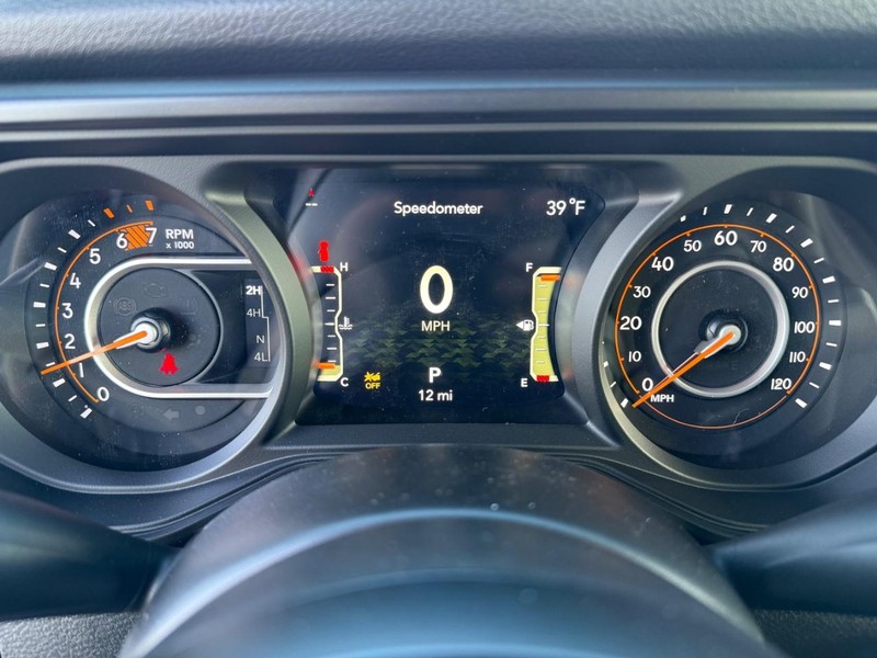 Jeep Wrangler Vehicle Full-screen Gallery Image 26