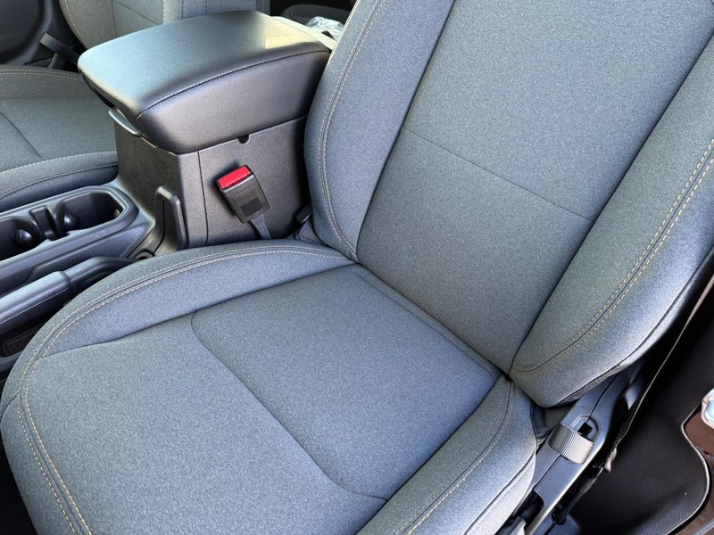 Jeep Wrangler Vehicle Full-screen Gallery Image 29