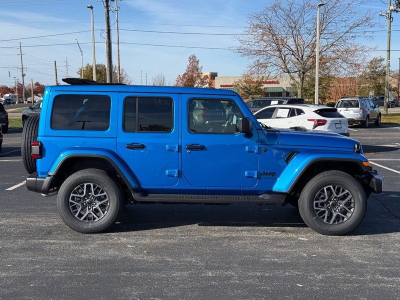Jeep Wrangler Vehicle Full-screen Gallery Image 2
