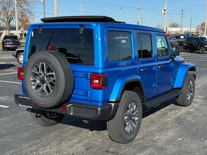 Jeep Wrangler Vehicle Full-screen Gallery Image 3