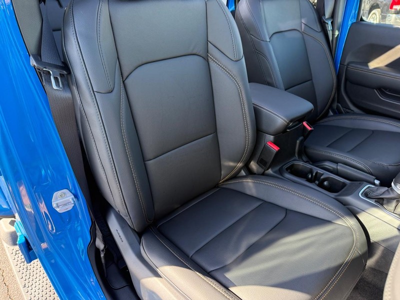 Jeep Wrangler Vehicle Full-screen Gallery Image 16