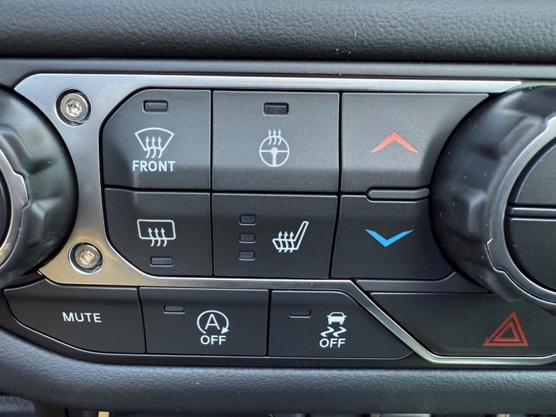 Jeep Wrangler Vehicle Full-screen Gallery Image 23