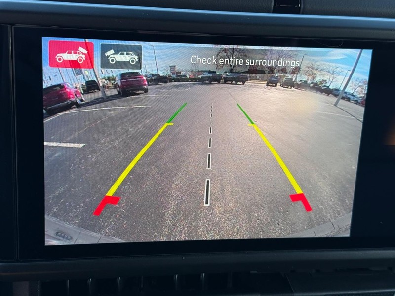 Jeep Wrangler Vehicle Full-screen Gallery Image 25