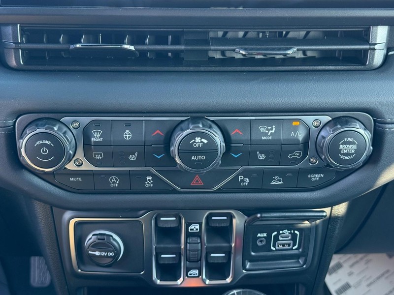 Jeep Wrangler Vehicle Full-screen Gallery Image 26