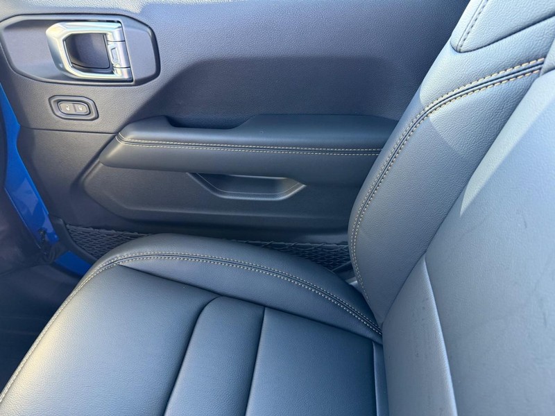 Jeep Wrangler Vehicle Full-screen Gallery Image 28