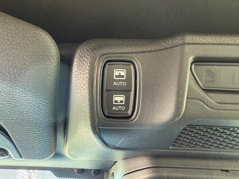 Jeep Wrangler Vehicle Full-screen Gallery Image 29