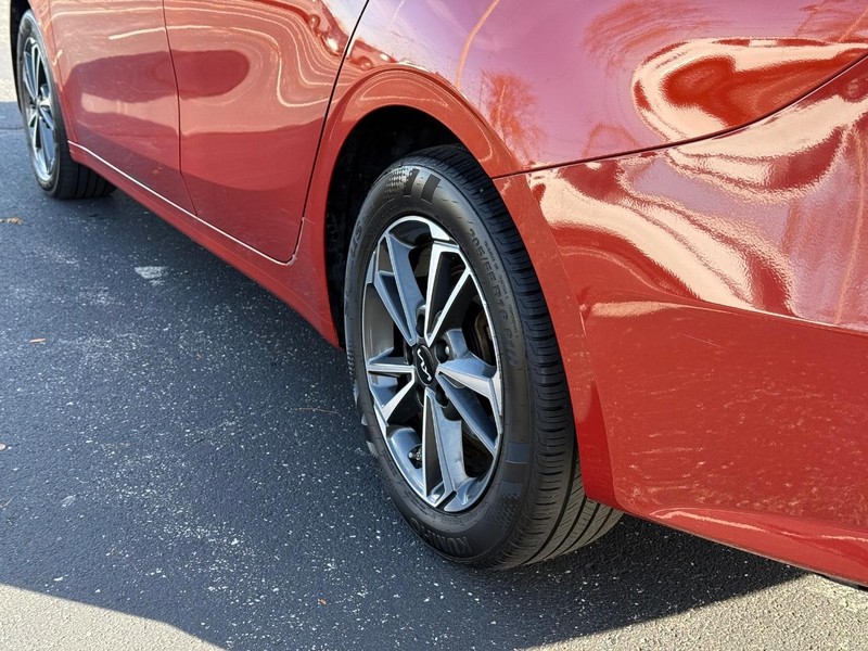 Kia Forte Vehicle Full-screen Gallery Image 6