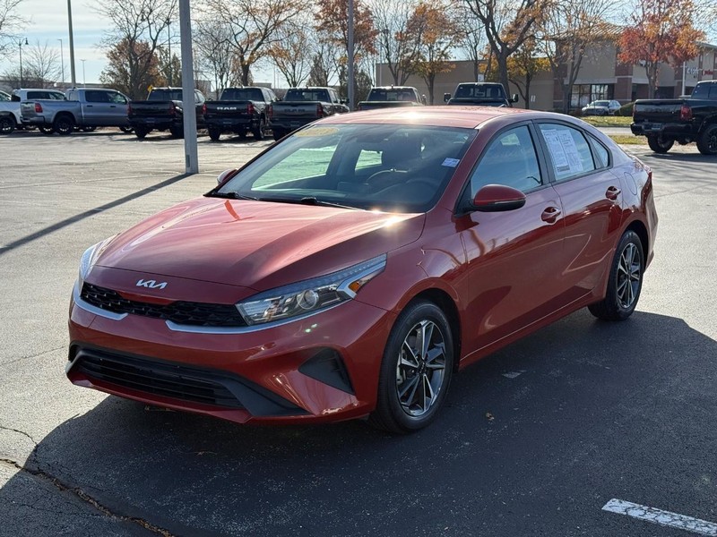 Kia Forte Vehicle Full-screen Gallery Image 8