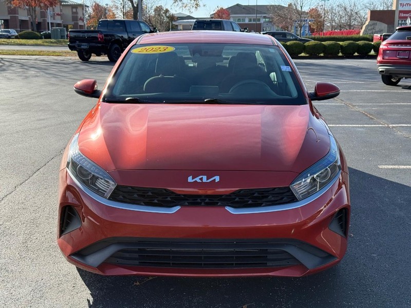 Kia Forte Vehicle Full-screen Gallery Image 9
