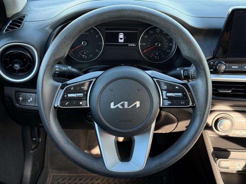 Kia Forte Vehicle Full-screen Gallery Image 13