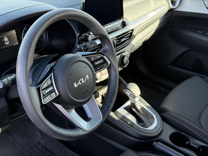 Kia Forte Vehicle Full-screen Gallery Image 18