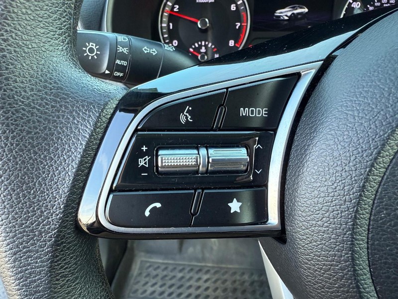 Kia Forte Vehicle Full-screen Gallery Image 19