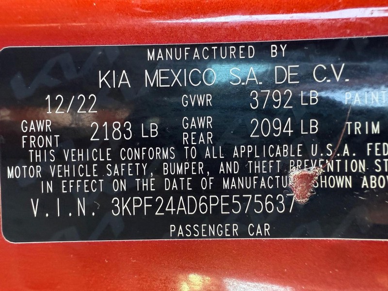 Kia Forte Vehicle Full-screen Gallery Image 30