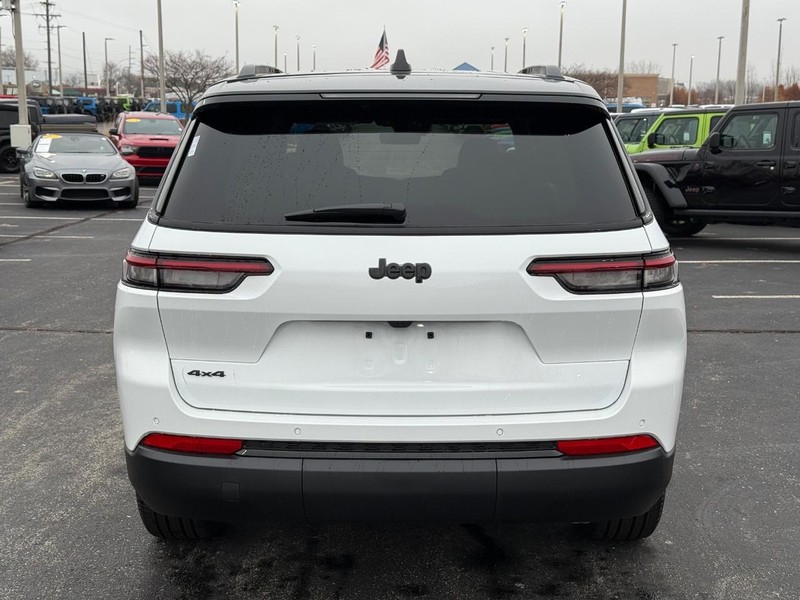 Jeep Grand Cherokee L Vehicle Full-screen Gallery Image 4