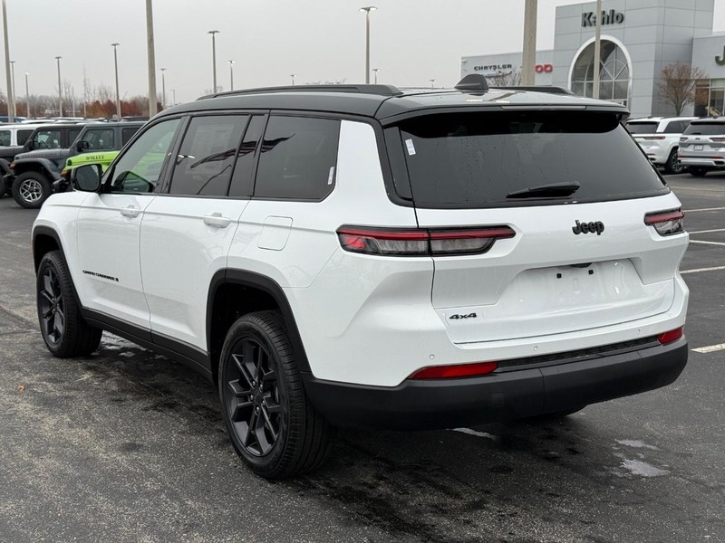 Jeep Grand Cherokee L Vehicle Full-screen Gallery Image 5