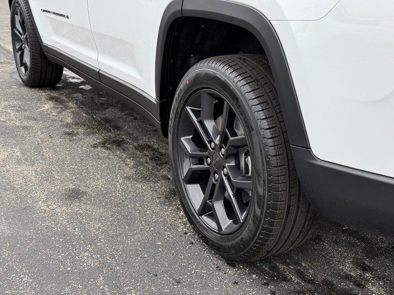 Jeep Grand Cherokee L Vehicle Full-screen Gallery Image 6