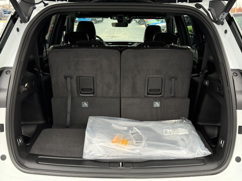 Jeep Grand Cherokee L Vehicle Full-screen Gallery Image 7