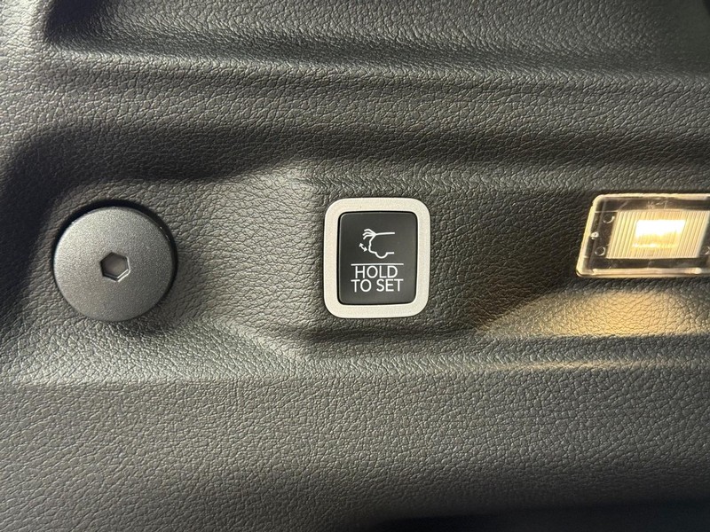 Jeep Grand Cherokee L Vehicle Full-screen Gallery Image 8