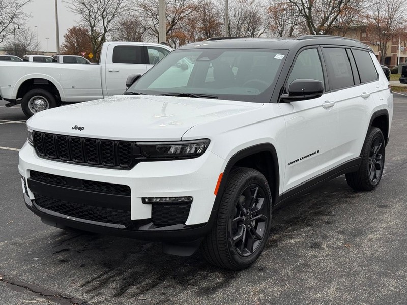 Jeep Grand Cherokee L Vehicle Full-screen Gallery Image 10