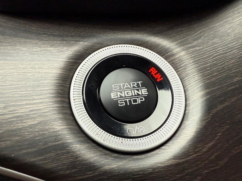 Jeep Grand Cherokee L Vehicle Full-screen Gallery Image 25