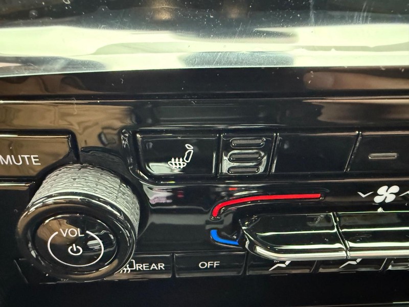 Jeep Grand Cherokee L Vehicle Full-screen Gallery Image 26