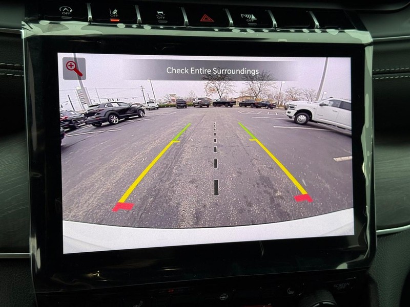 Jeep Grand Cherokee L Vehicle Full-screen Gallery Image 28