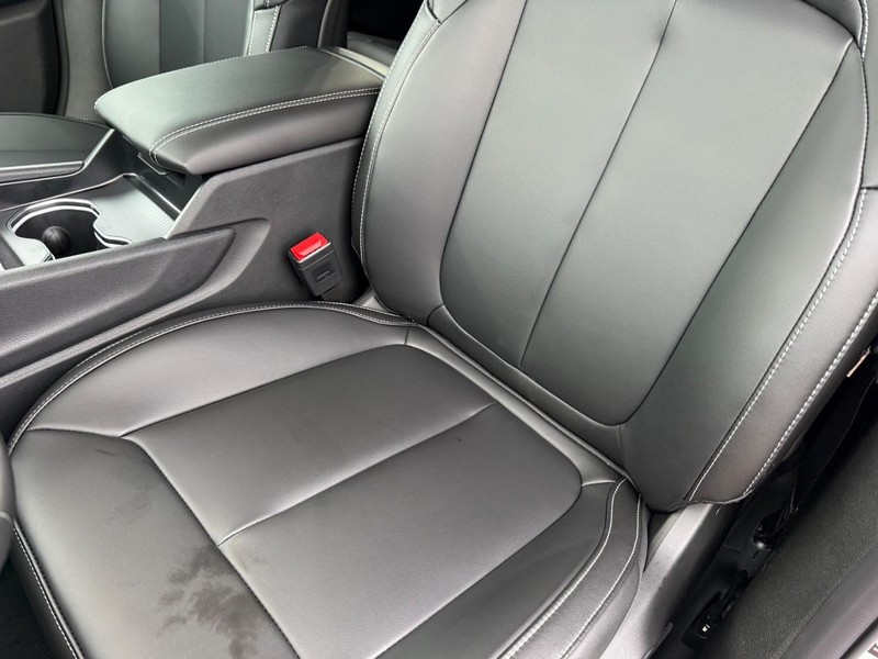 Jeep Grand Cherokee L Vehicle Full-screen Gallery Image 35