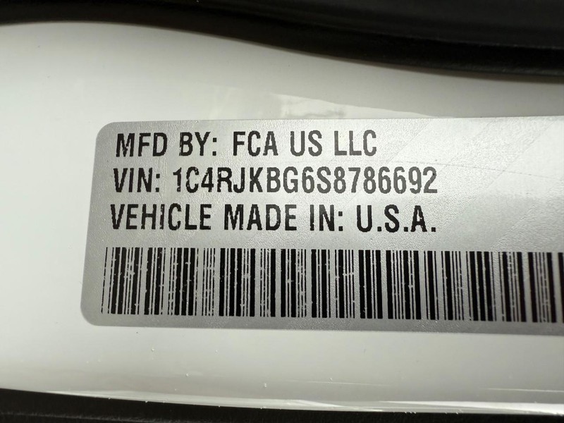 Jeep Grand Cherokee L Vehicle Full-screen Gallery Image 36