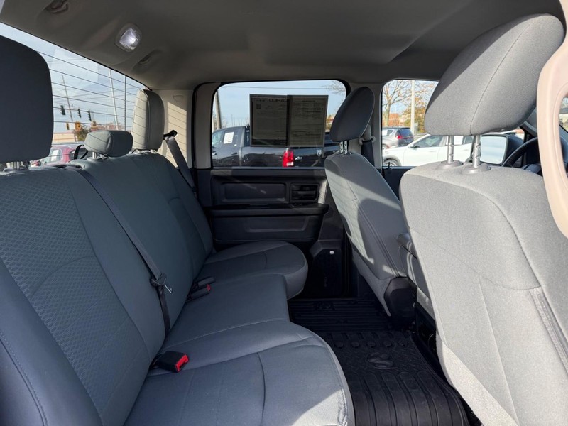 Ram 1500 Vehicle Full-screen Gallery Image 10