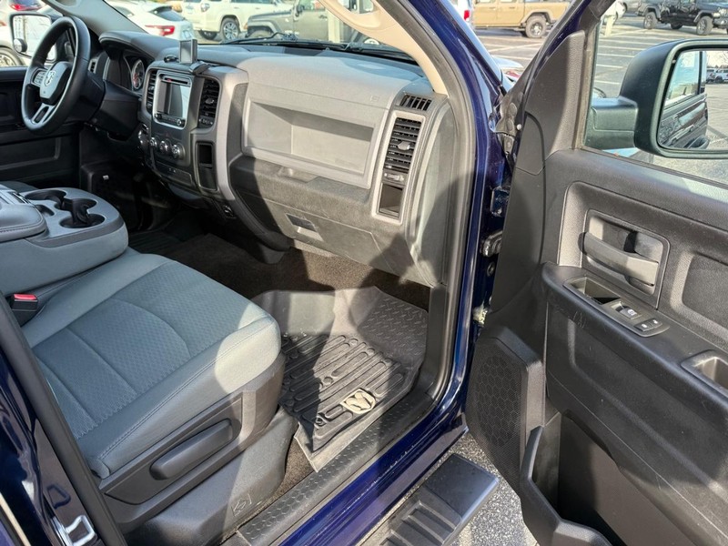 Ram 1500 Vehicle Full-screen Gallery Image 14