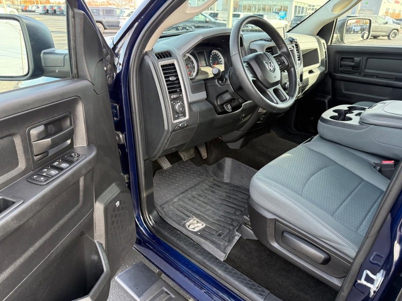 Ram 1500 Vehicle Full-screen Gallery Image 16