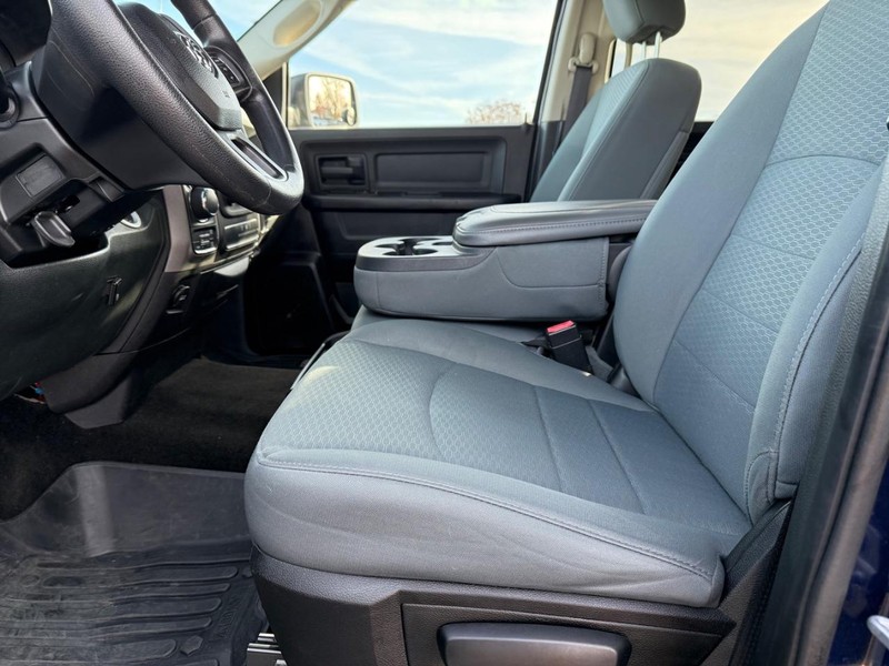 Ram 1500 Vehicle Full-screen Gallery Image 17