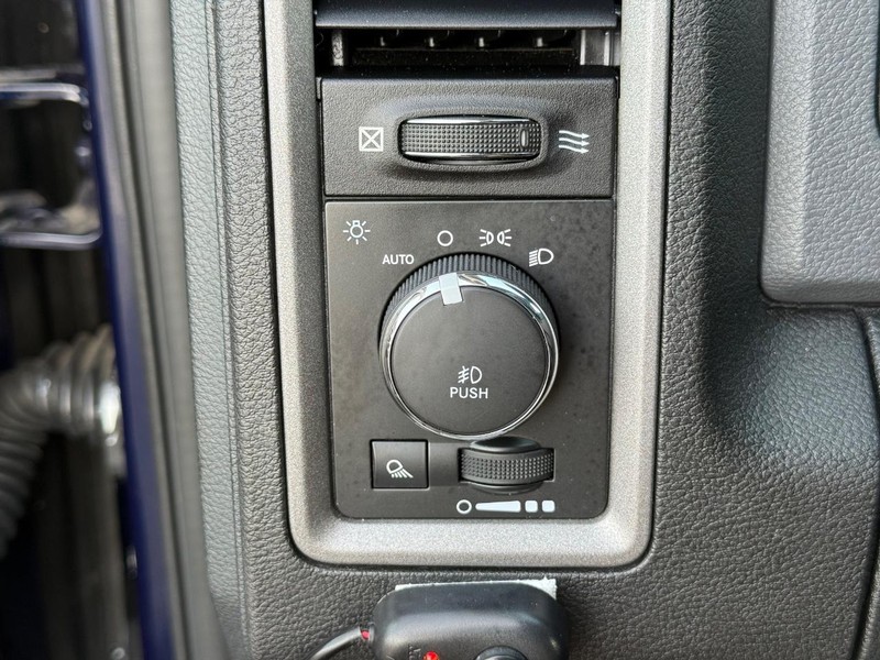 Ram 1500 Vehicle Full-screen Gallery Image 28