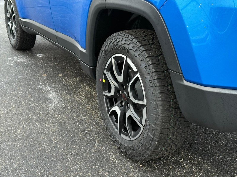 Jeep Compass Vehicle Full-screen Gallery Image 6