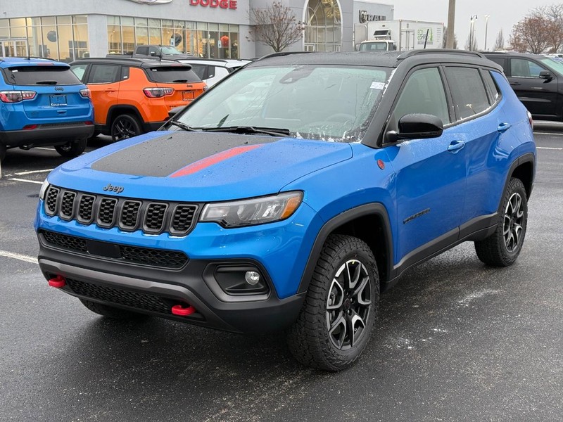 Jeep Compass Vehicle Full-screen Gallery Image 10