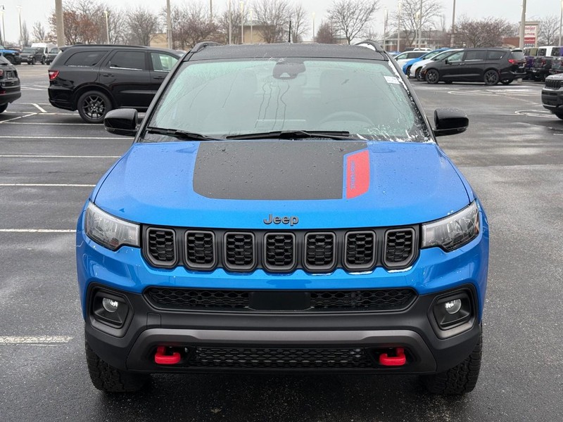 Jeep Compass Vehicle Full-screen Gallery Image 11