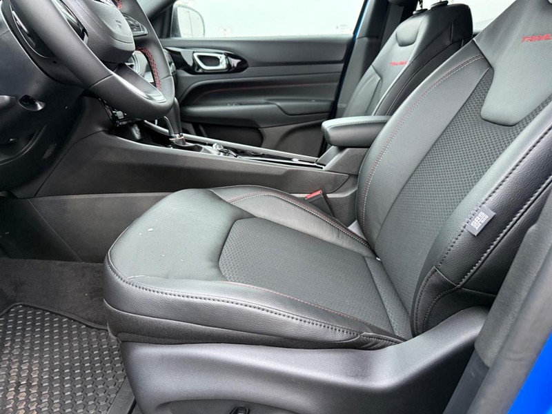 Jeep Compass Vehicle Full-screen Gallery Image 19