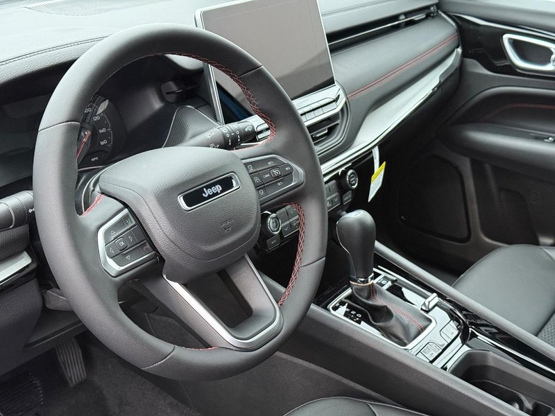 Jeep Compass Vehicle Full-screen Gallery Image 20